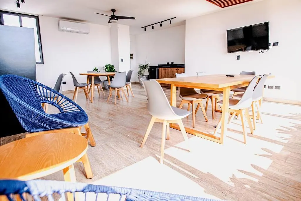 Ocean View Studio, Rooftop Pool, Steps From Beach Hyatt Playa del Carmen Apartment