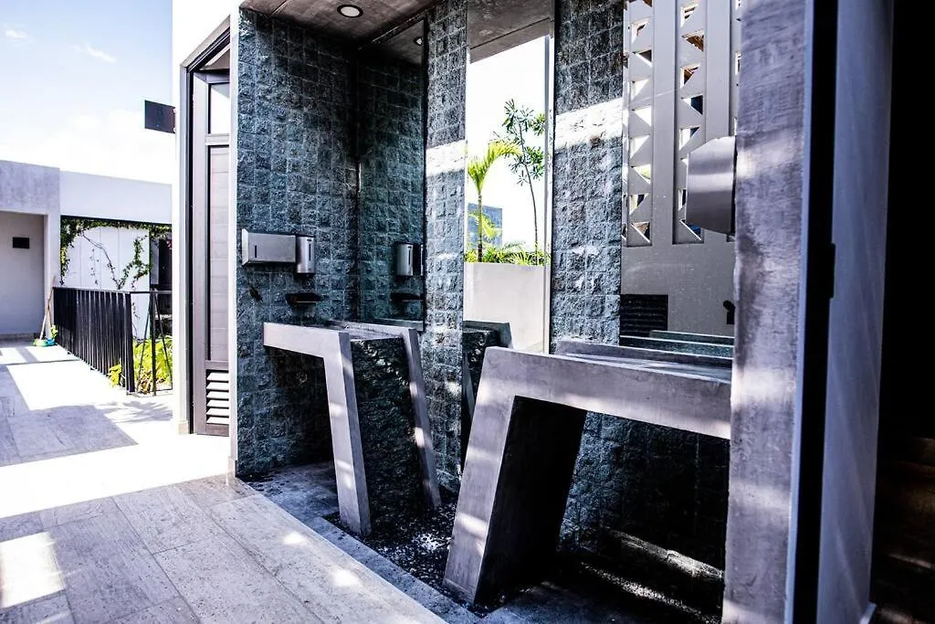 Ocean View Studio, Rooftop Pool, Steps From Beach Hyatt Playa del Carmen Apartment